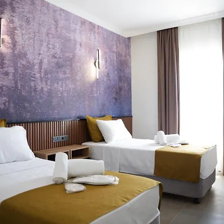 Hotel Quatro Life
