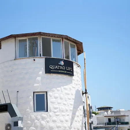 Quatro Life Hotel *